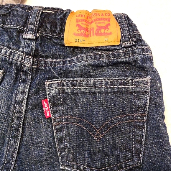 Levis's dark wash denim jeans with matching tee shirt - Picture 6 of 8